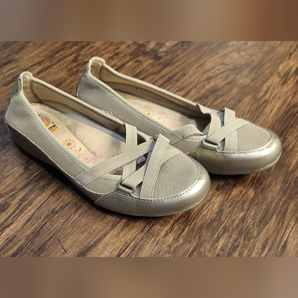 Women's Earth Spirit Gold and Tan Shoes Size 9.5